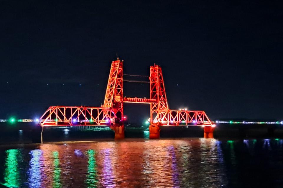 写真：夜の風景福岡側から見た昇開橋