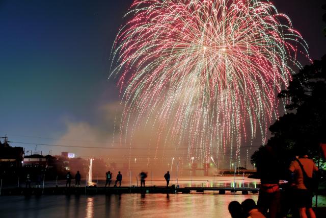 川上峡花火大会の花火の写真