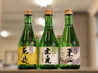 写真：3本の日本酒。左から東長、虎之児、東一
