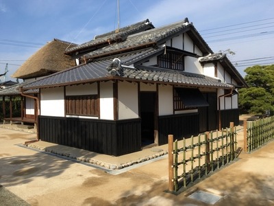 写真：大隈重信旧宅の画像、古い日本家屋の外観