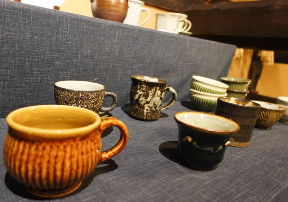 写真：陶器のコーヒーカップ