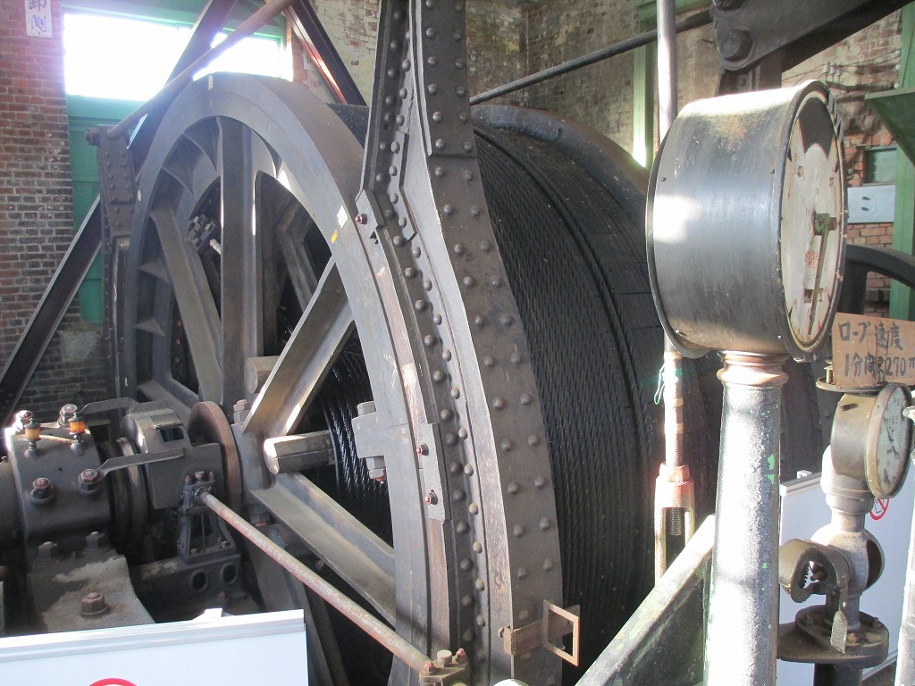 写真：炭鉱の古い機械の展示
