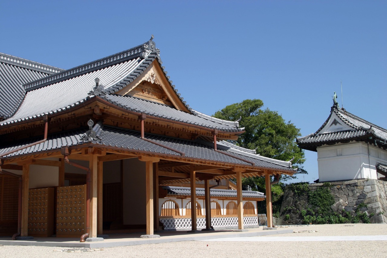 写真：佐賀城本丸御殿の外観を斜めから写した画像
