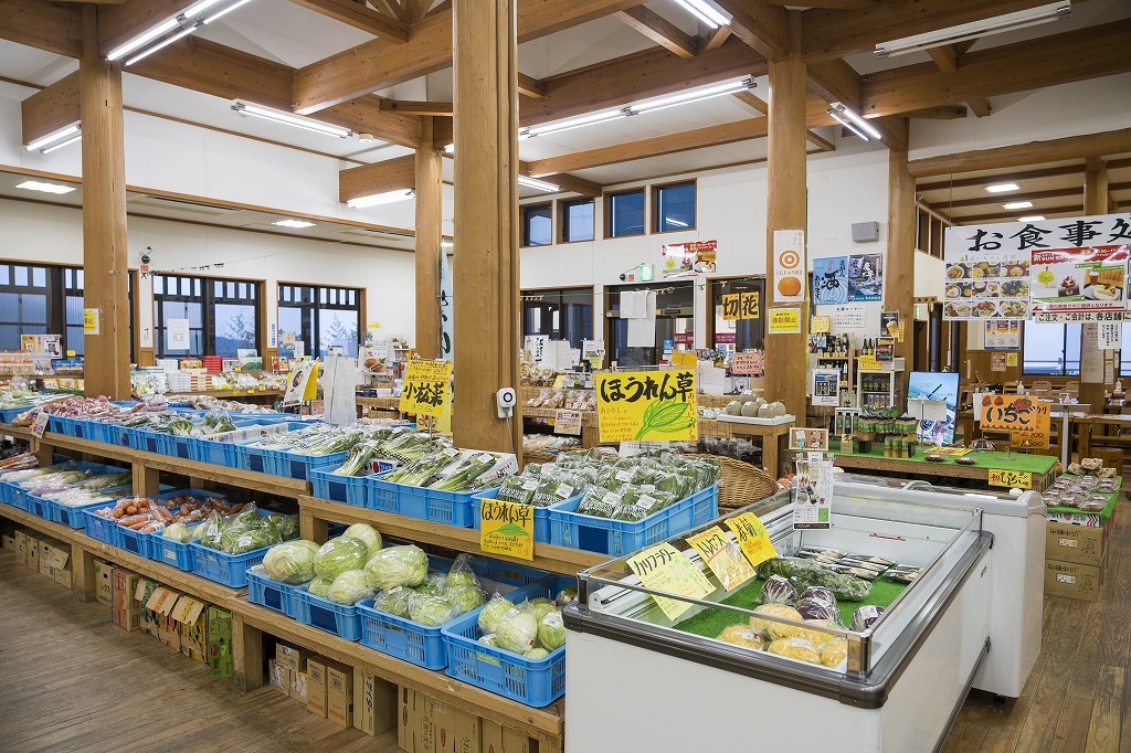 写真：農産物が陳列された店内の様子