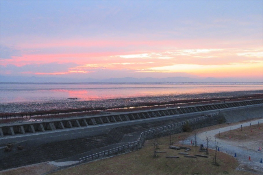 写真：東よか干潟の夕焼けの様子