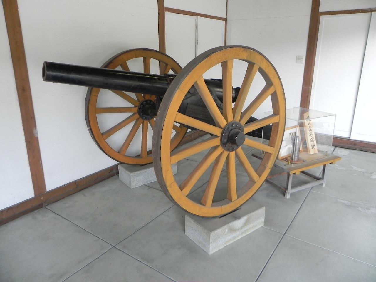 写真：アームストロング砲の復元展示