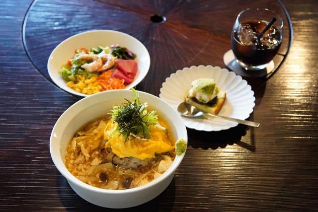 写真：とろける湯豆腐と湯葉の和風オムライス